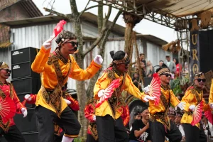 kesenian tradisional Dusun Teneran2